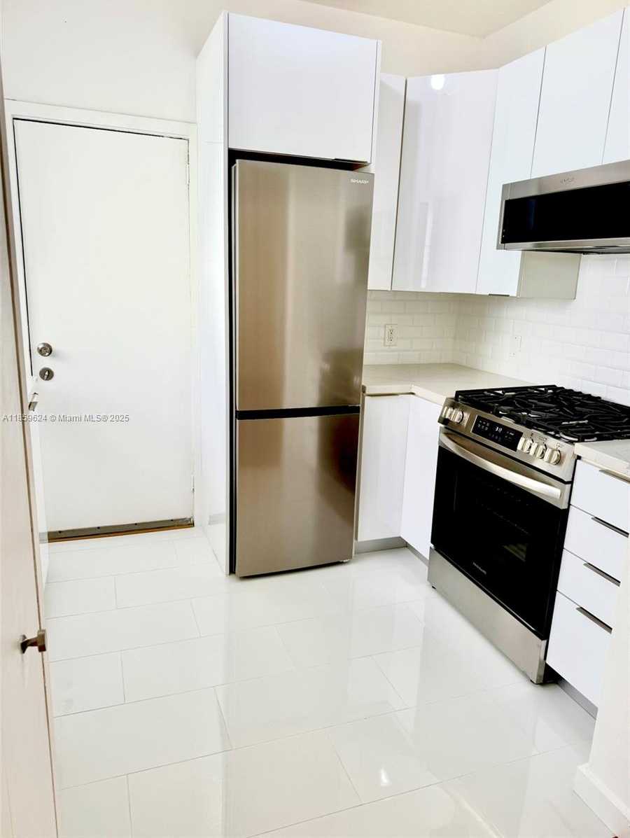 Small Image of 2921 SHERIDAN AVE #3, Miami Beach Number 11
