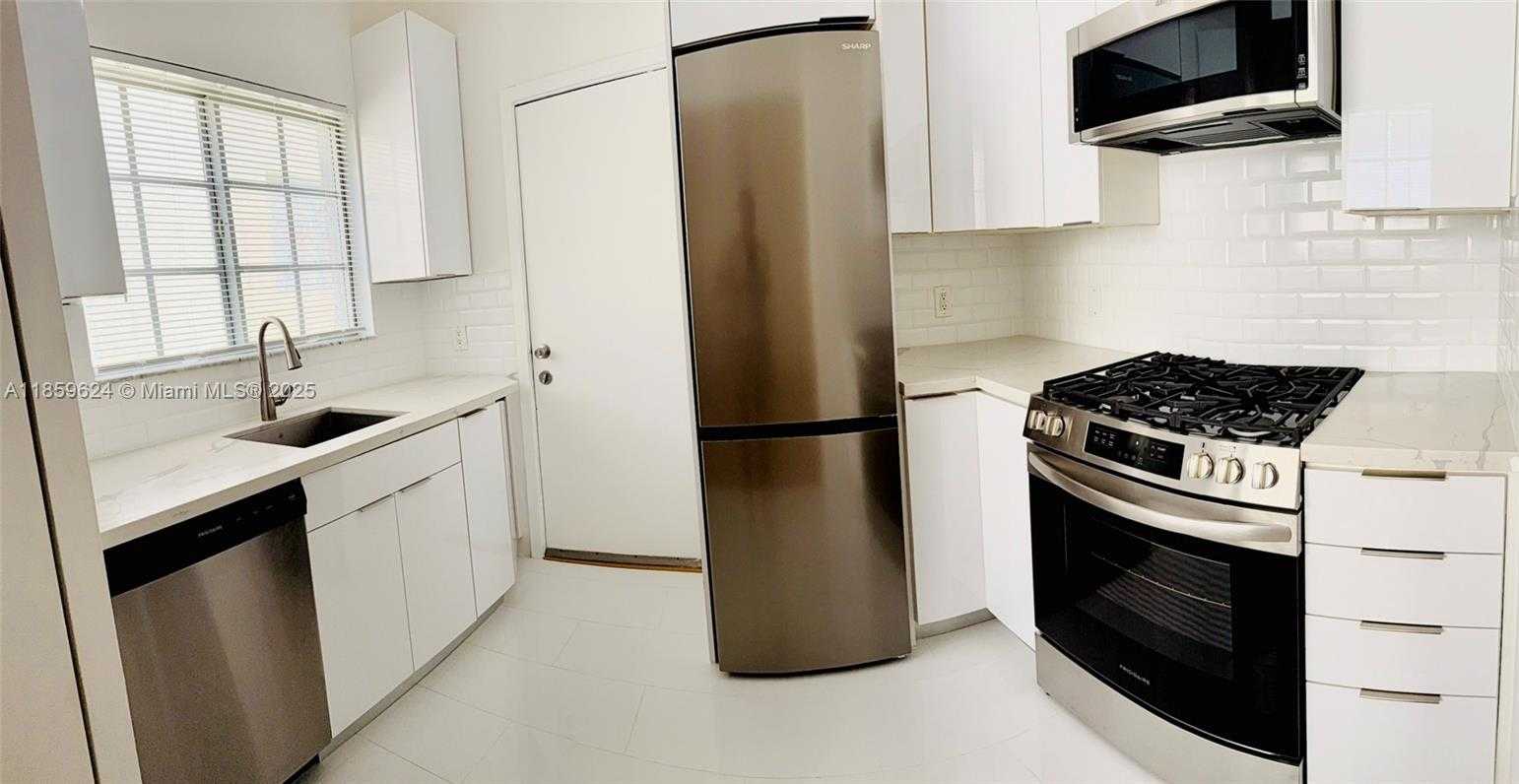 Small Image of 2921 SHERIDAN AVE #3, Miami Beach Number 12