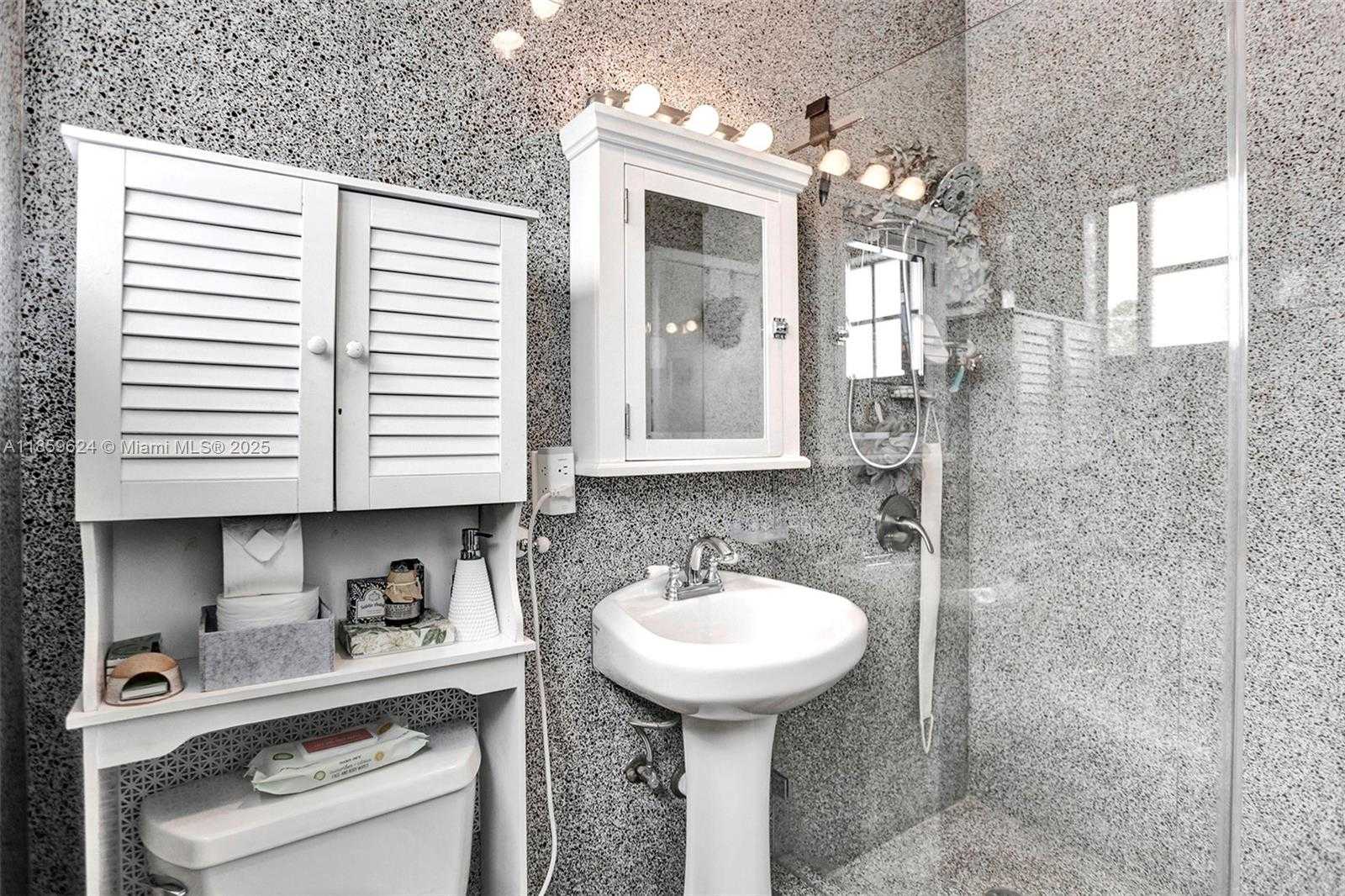 Small Image of 2921 SHERIDAN AVE #3, Miami Beach Number 15