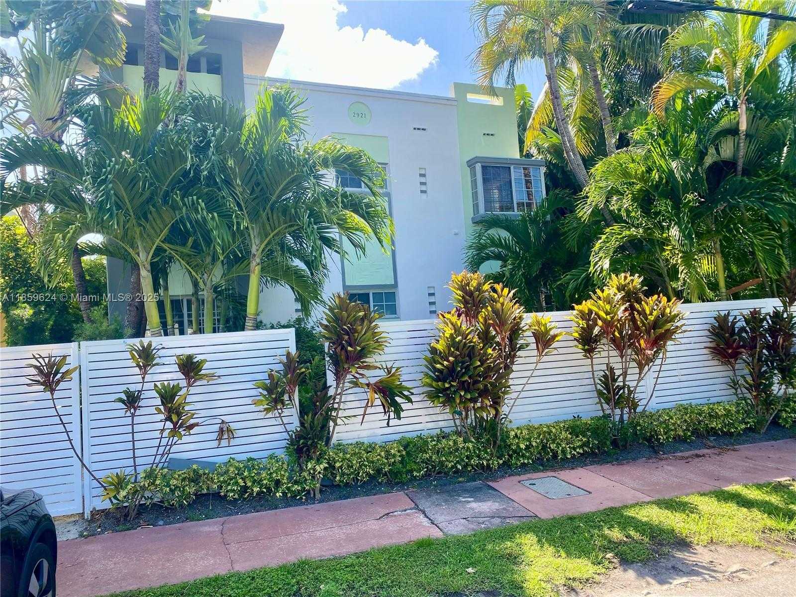Small Image of 2921 SHERIDAN AVE #3, Miami Beach Number 19