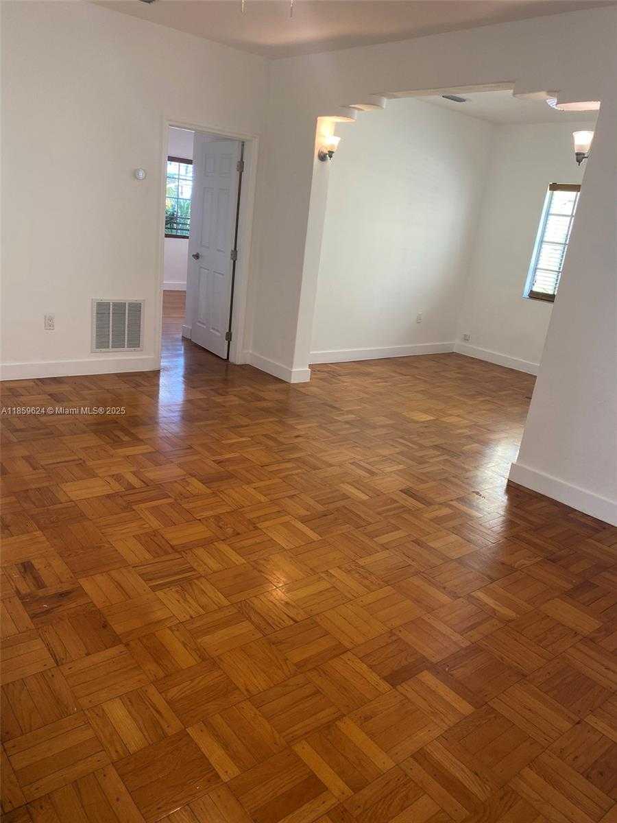 Small Image of 2921 SHERIDAN AVE #3, Miami Beach Number 4