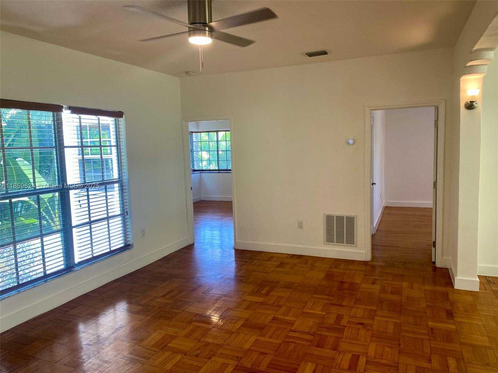 Small Image of 2921 SHERIDAN AVE #3, Miami Beach Number 9