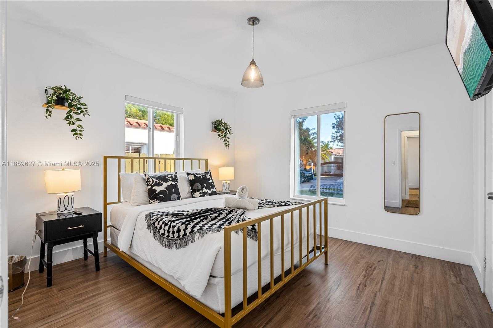 Small Image of 2263 SOUTH WEST 21ST ST, Miami Number 24