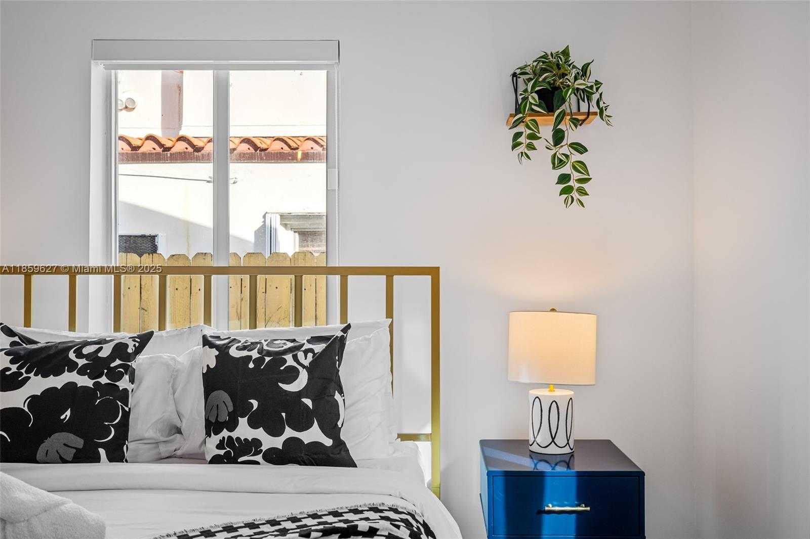 Small Image of 2263 SOUTH WEST 21ST ST, Miami Number 25