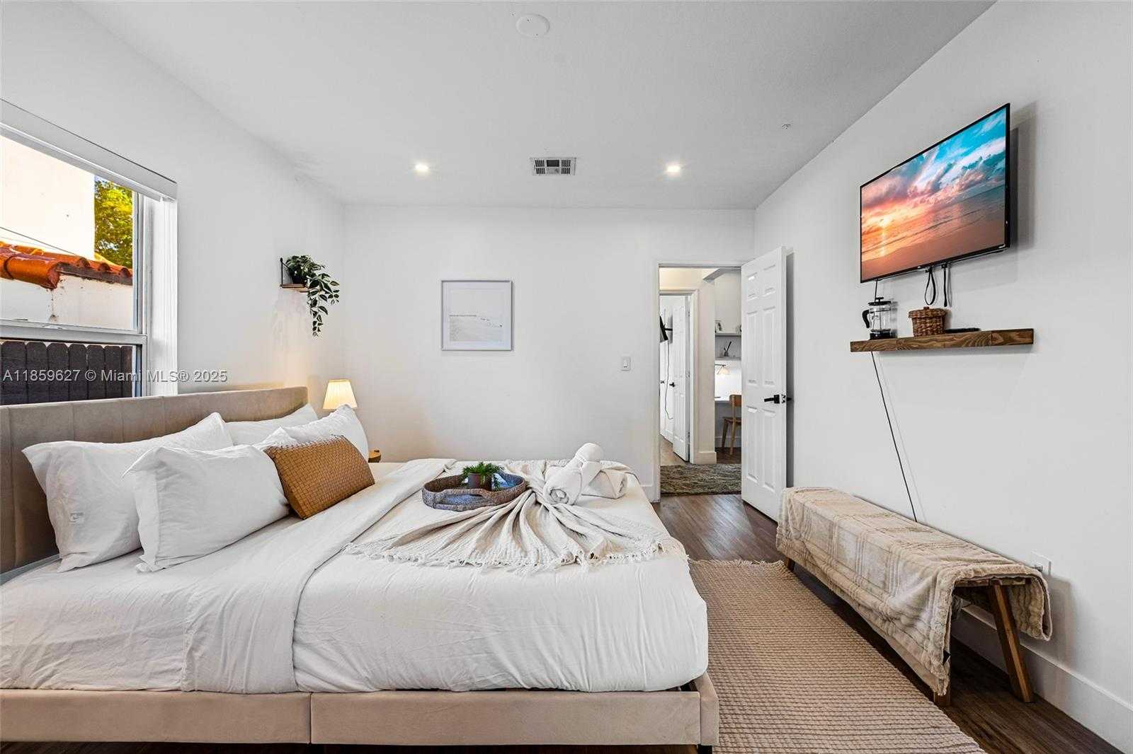 Small Image of 2263 SOUTH WEST 21ST ST, Miami Number 34