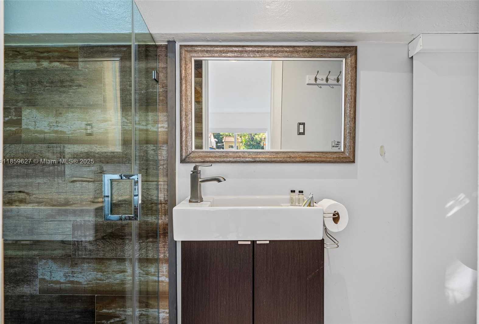 Small Image of 2263 SOUTH WEST 21ST ST, Miami Number 6