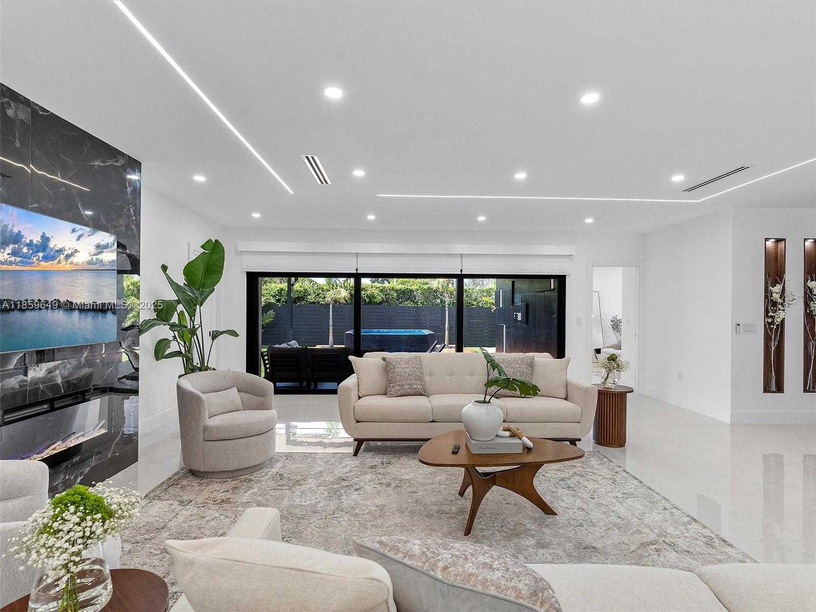 Small Image of 420 NORTH SHORE DR, Miami Beach Number 12