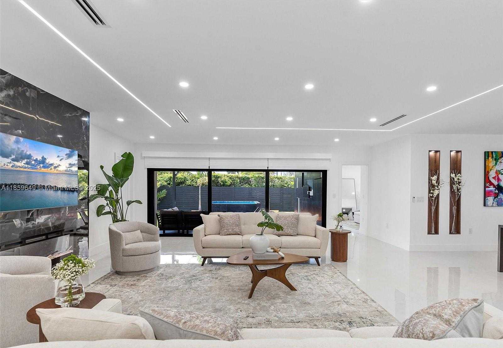 Small Image of 420 NORTH SHORE DR, Miami Beach Number 13