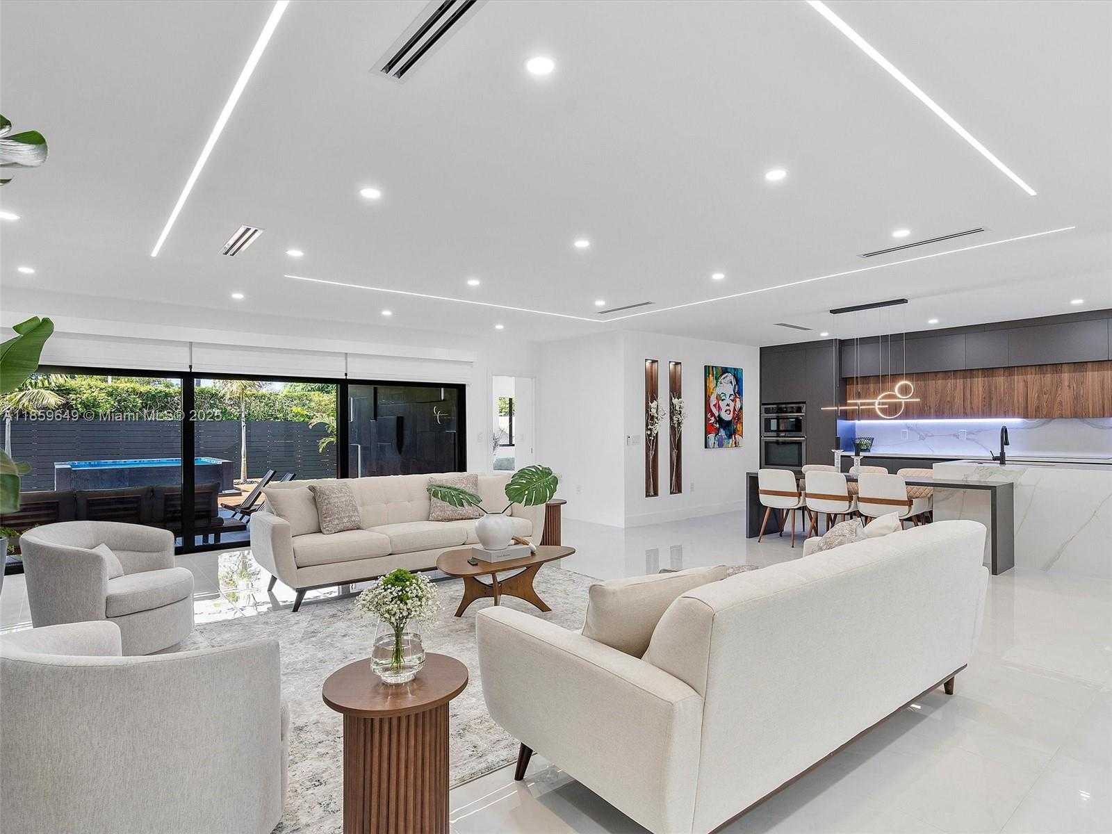 Small Image of 420 NORTH SHORE DR, Miami Beach Number 14