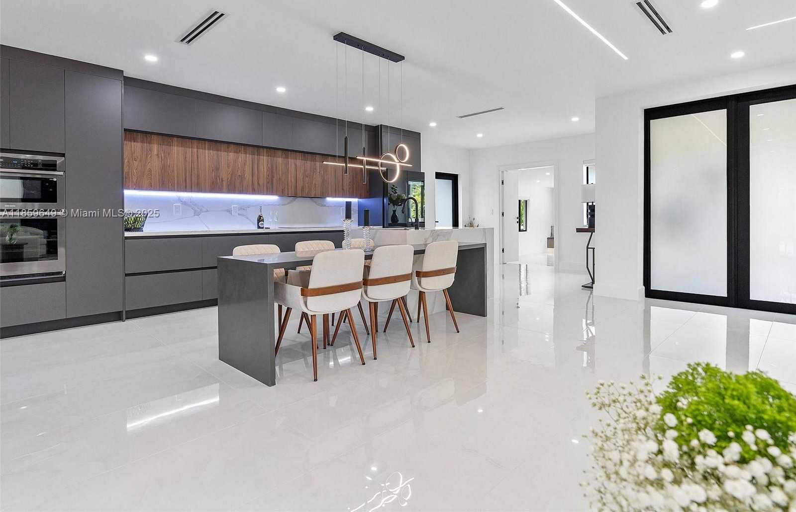 Small Image of 420 NORTH SHORE DR, Miami Beach Number 23