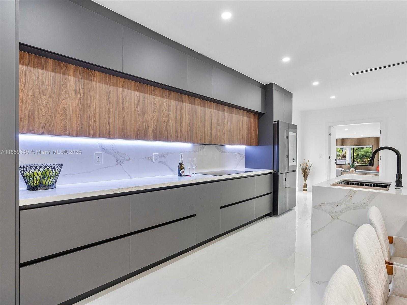 Small Image of 420 NORTH SHORE DR, Miami Beach Number 26