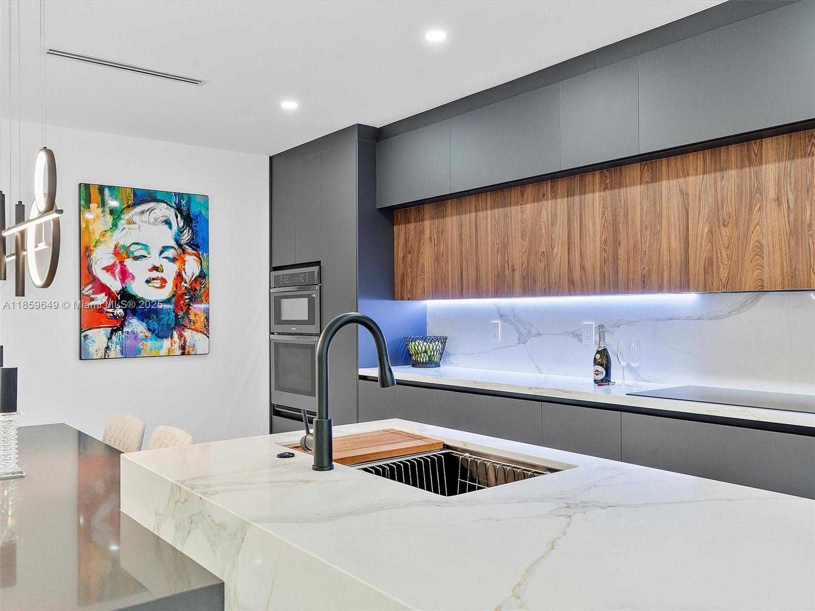 Small Image of 420 NORTH SHORE DR, Miami Beach Number 27