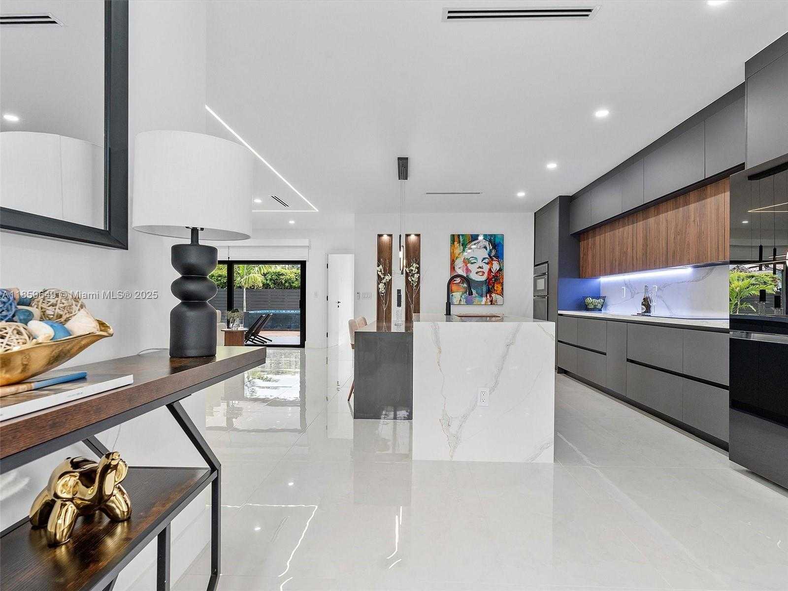 Small Image of 420 NORTH SHORE DR, Miami Beach Number 30