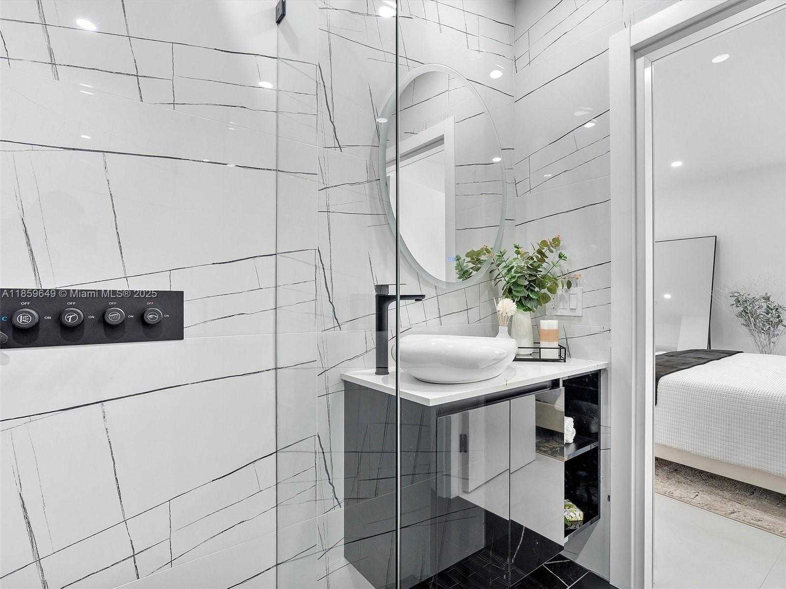Small Image of 420 NORTH SHORE DR, Miami Beach Number 41