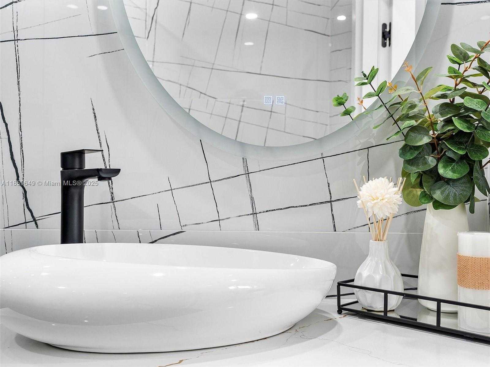 Small Image of 420 NORTH SHORE DR, Miami Beach Number 42