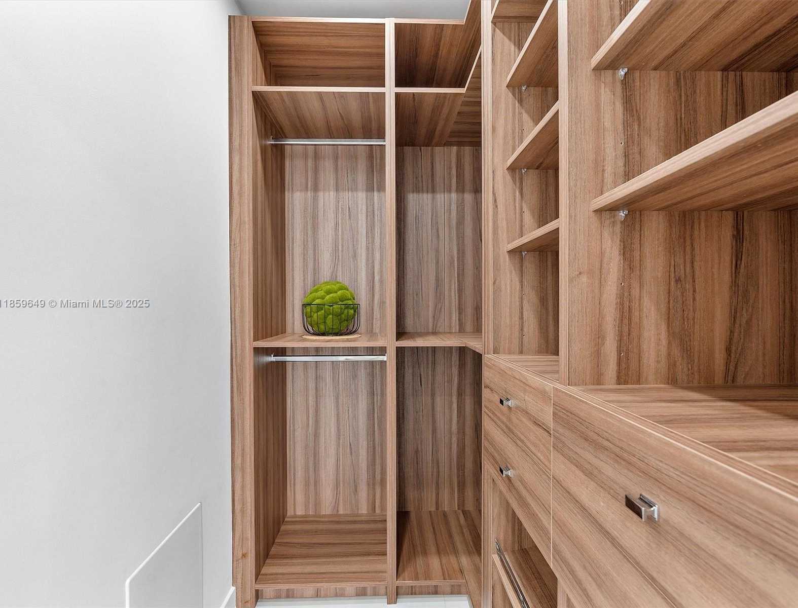 Small Image of 420 NORTH SHORE DR, Miami Beach Number 43