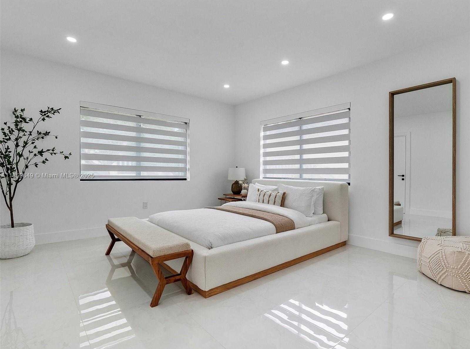 Small Image of 420 NORTH SHORE DR, Miami Beach Number 44