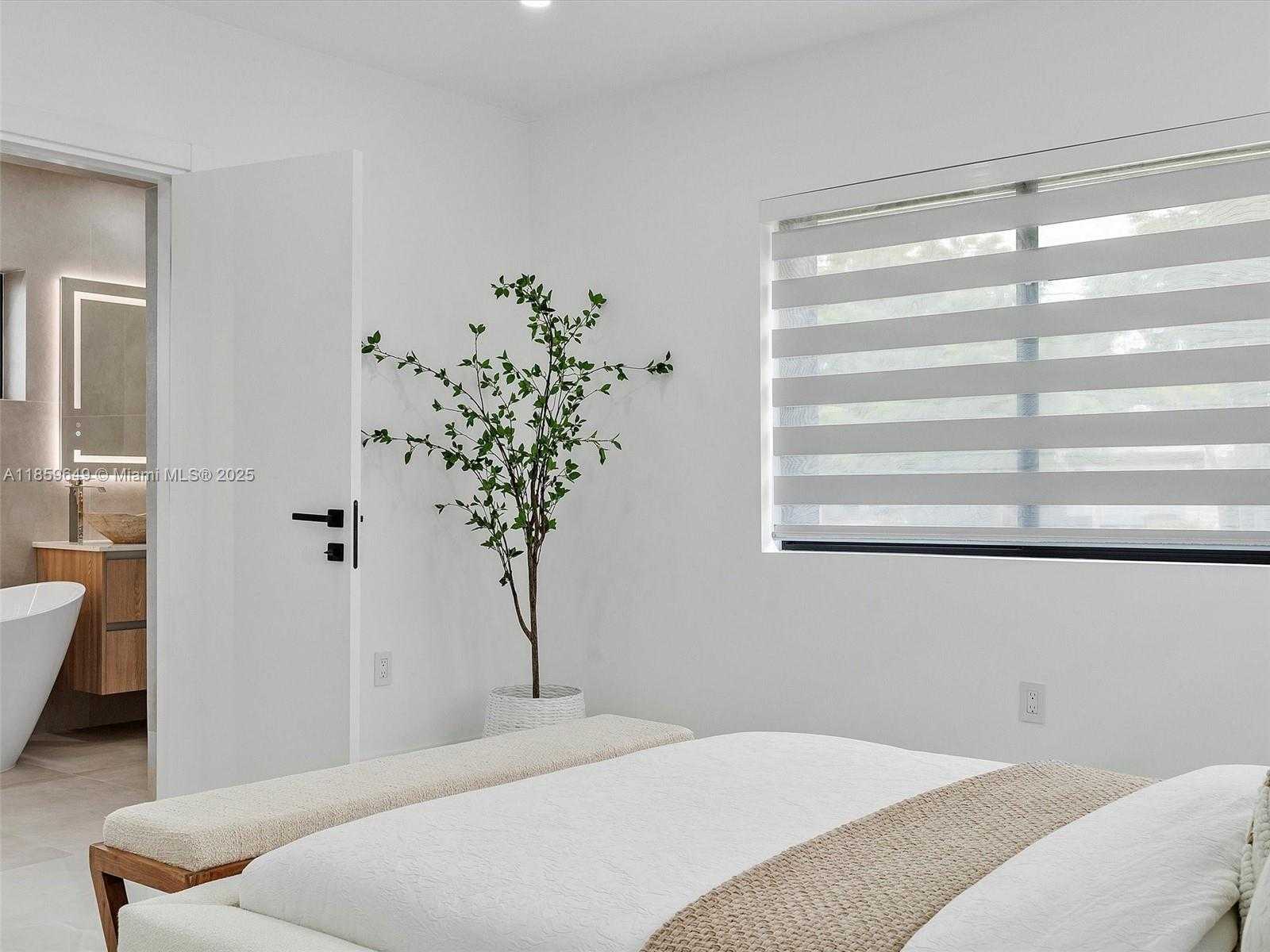 Small Image of 420 NORTH SHORE DR, Miami Beach Number 46
