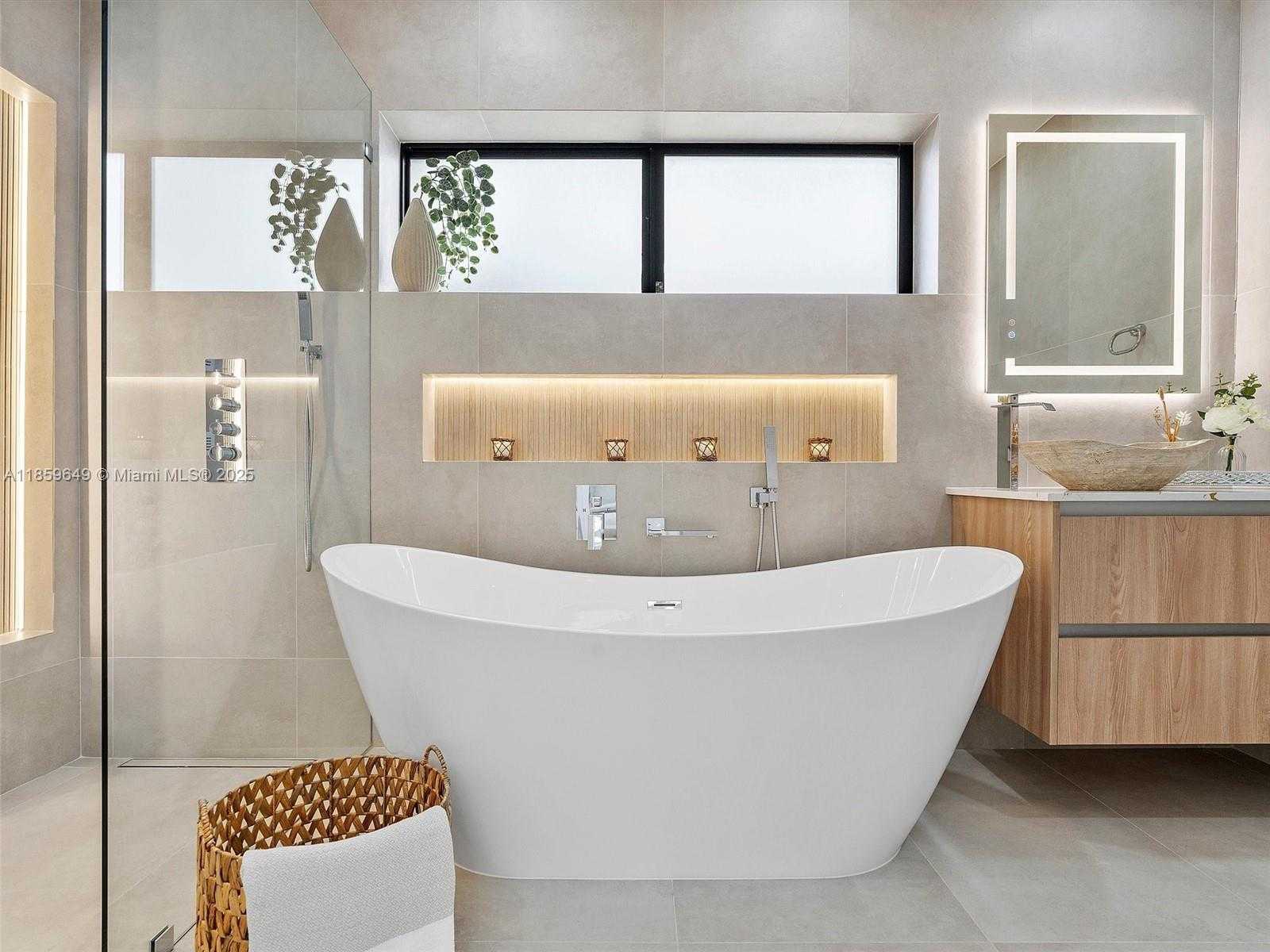 Small Image of 420 NORTH SHORE DR, Miami Beach Number 47
