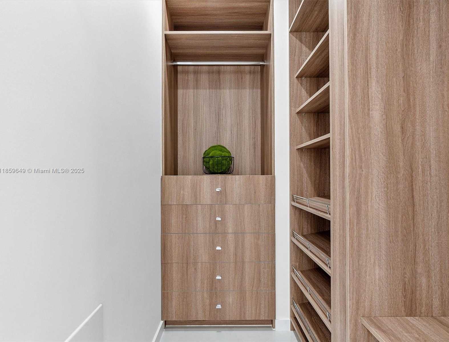 Small Image of 420 NORTH SHORE DR, Miami Beach Number 53