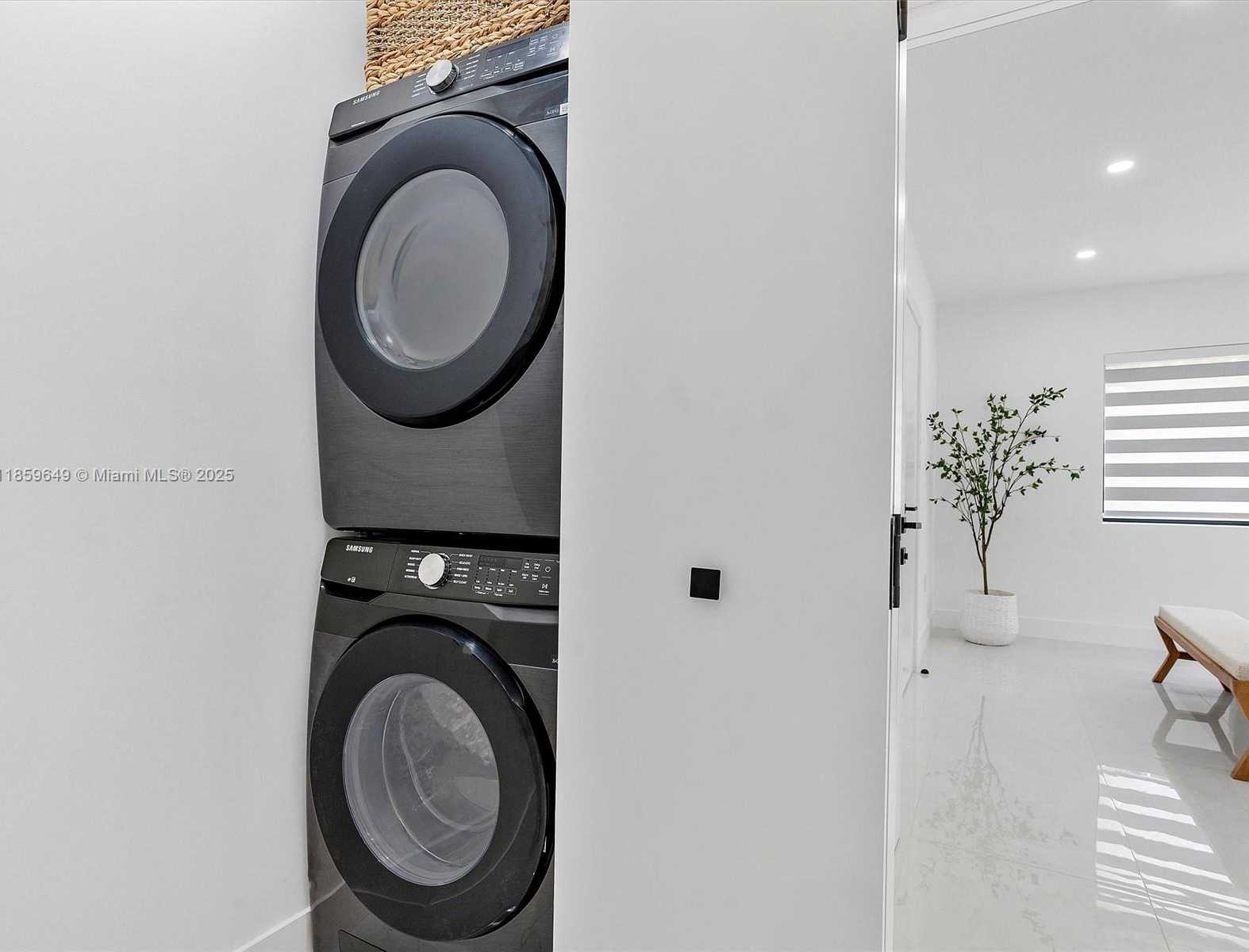 Small Image of 420 NORTH SHORE DR, Miami Beach Number 54