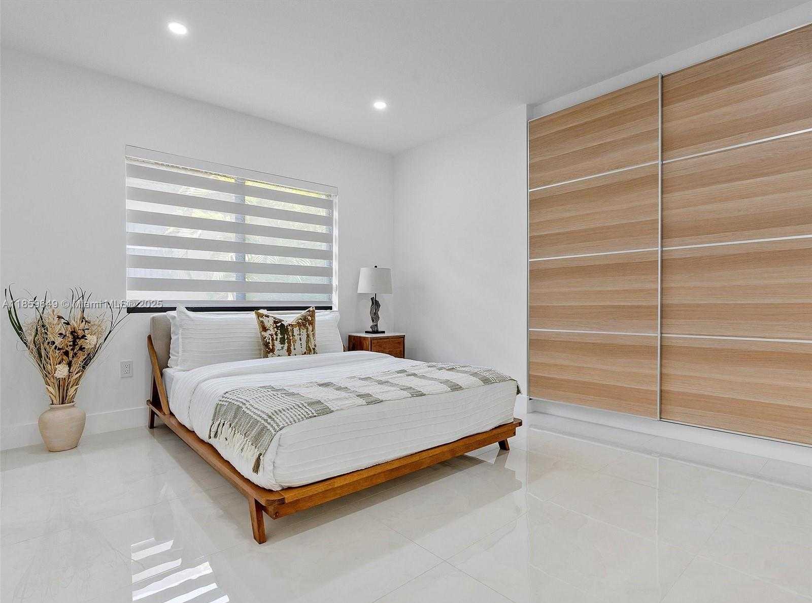 Small Image of 420 NORTH SHORE DR, Miami Beach Number 59