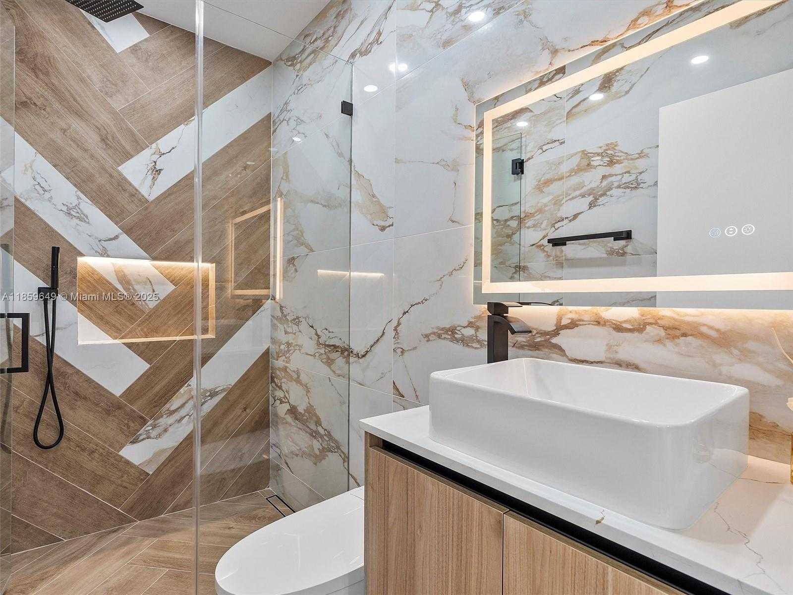 Small Image of 420 NORTH SHORE DR, Miami Beach Number 62