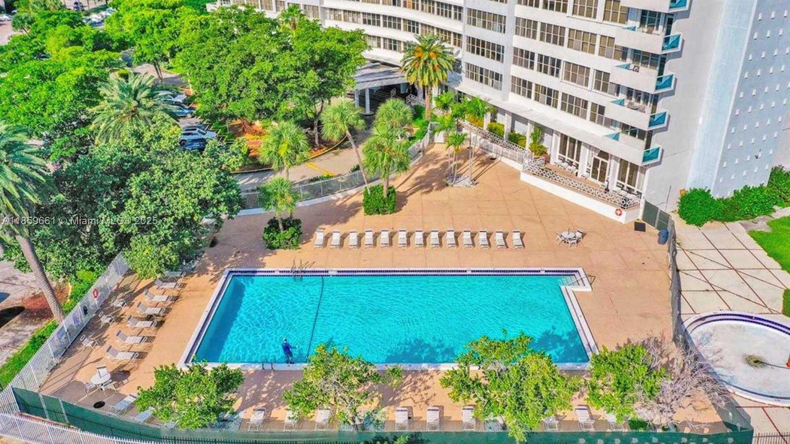 Small Image of 7441 WAYNE AVE #2M, Miami Beach Number 2