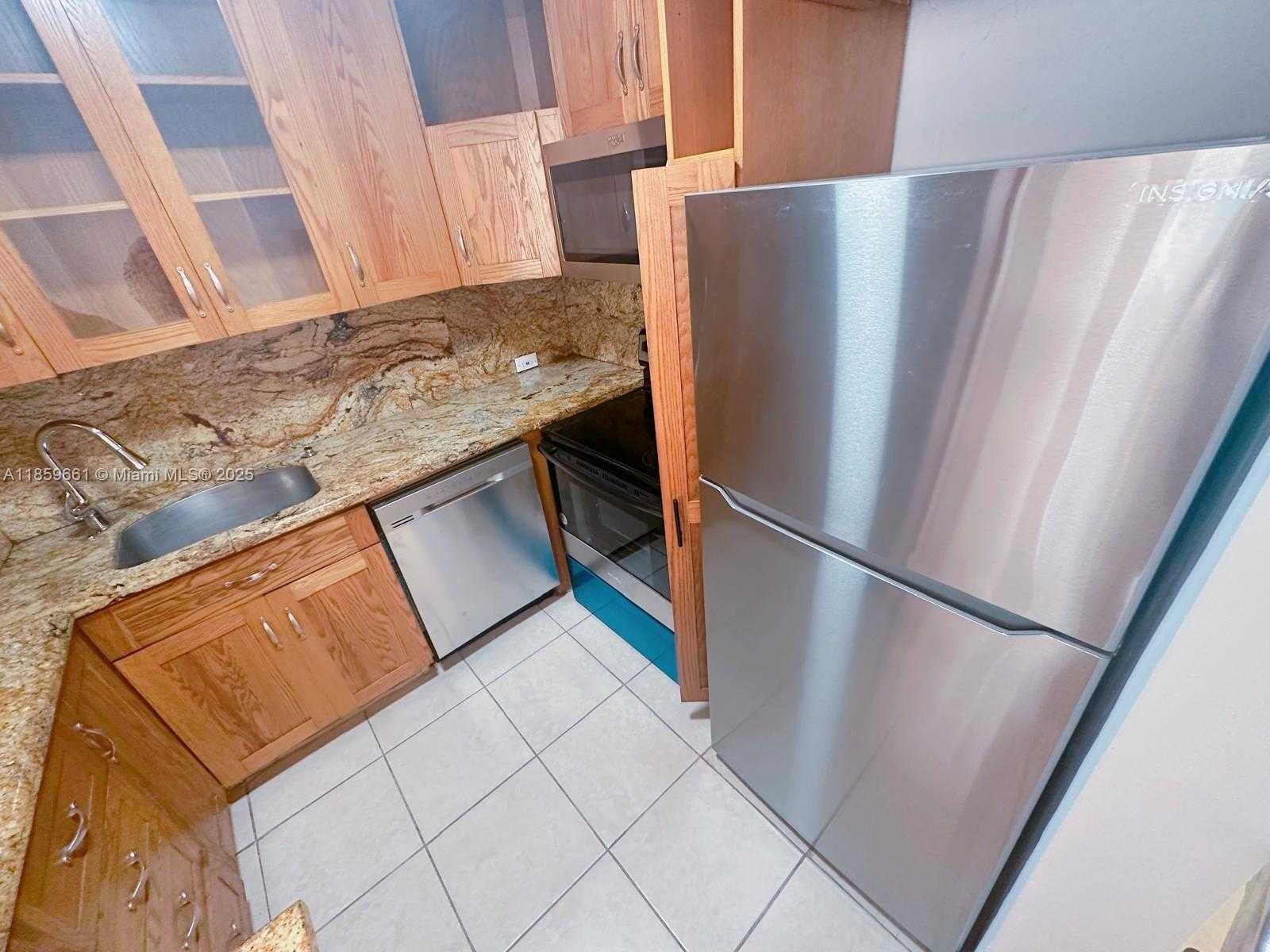 Small Image of 7441 WAYNE AVE #2M, Miami Beach Number 5
