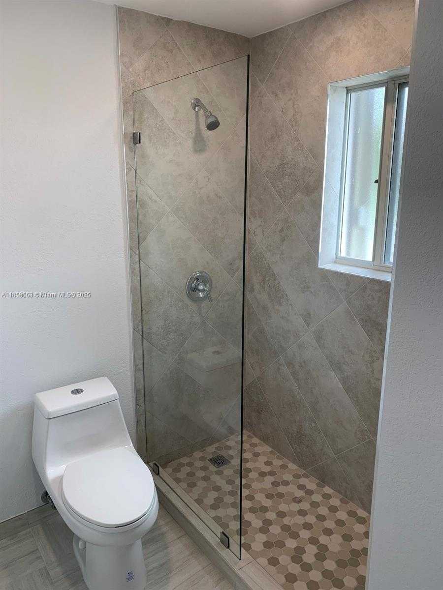 Small Image of 5725 NORTH WEST 109TH AVE #29, Doral Number 11