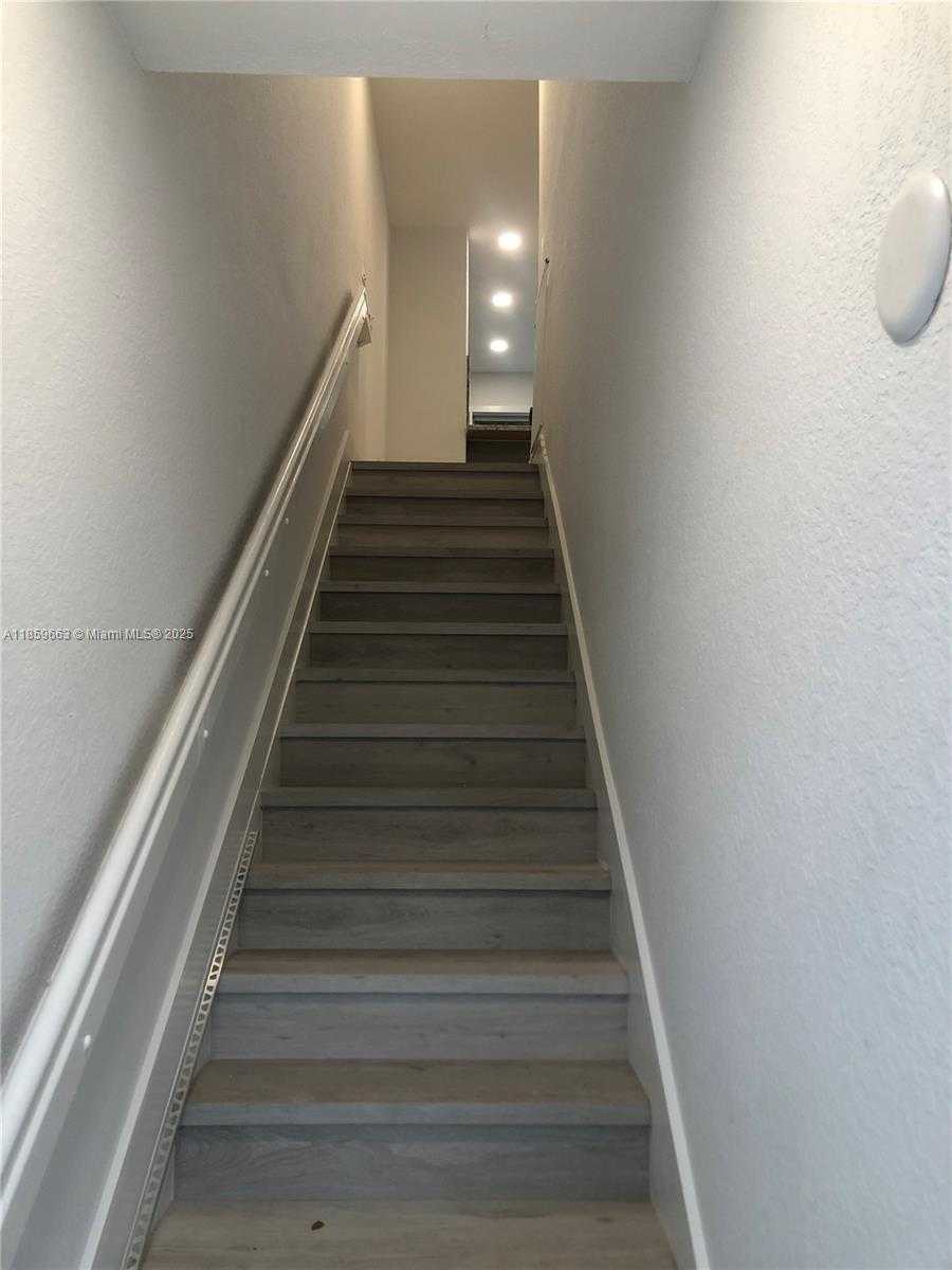 Small Image of 5725 NORTH WEST 109TH AVE #29, Doral Number 12