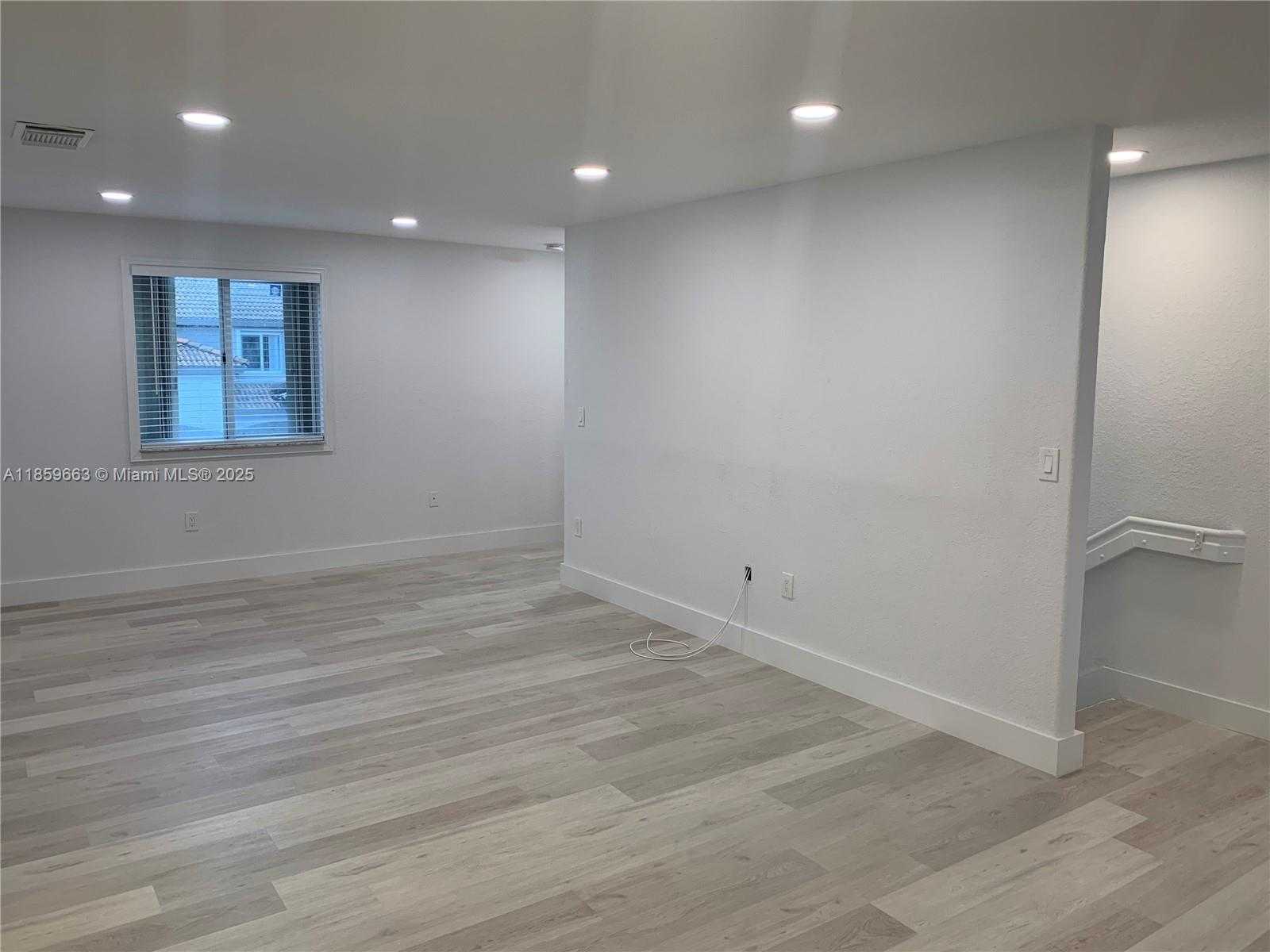 Small Image of 5725 NORTH WEST 109TH AVE #29, Doral Number 2