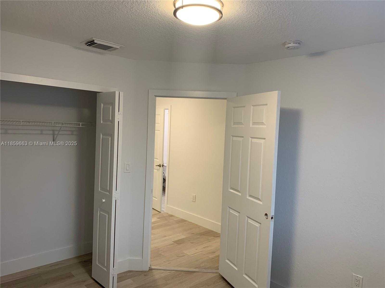 Small Image of 5725 NORTH WEST 109TH AVE #29, Doral Number 6