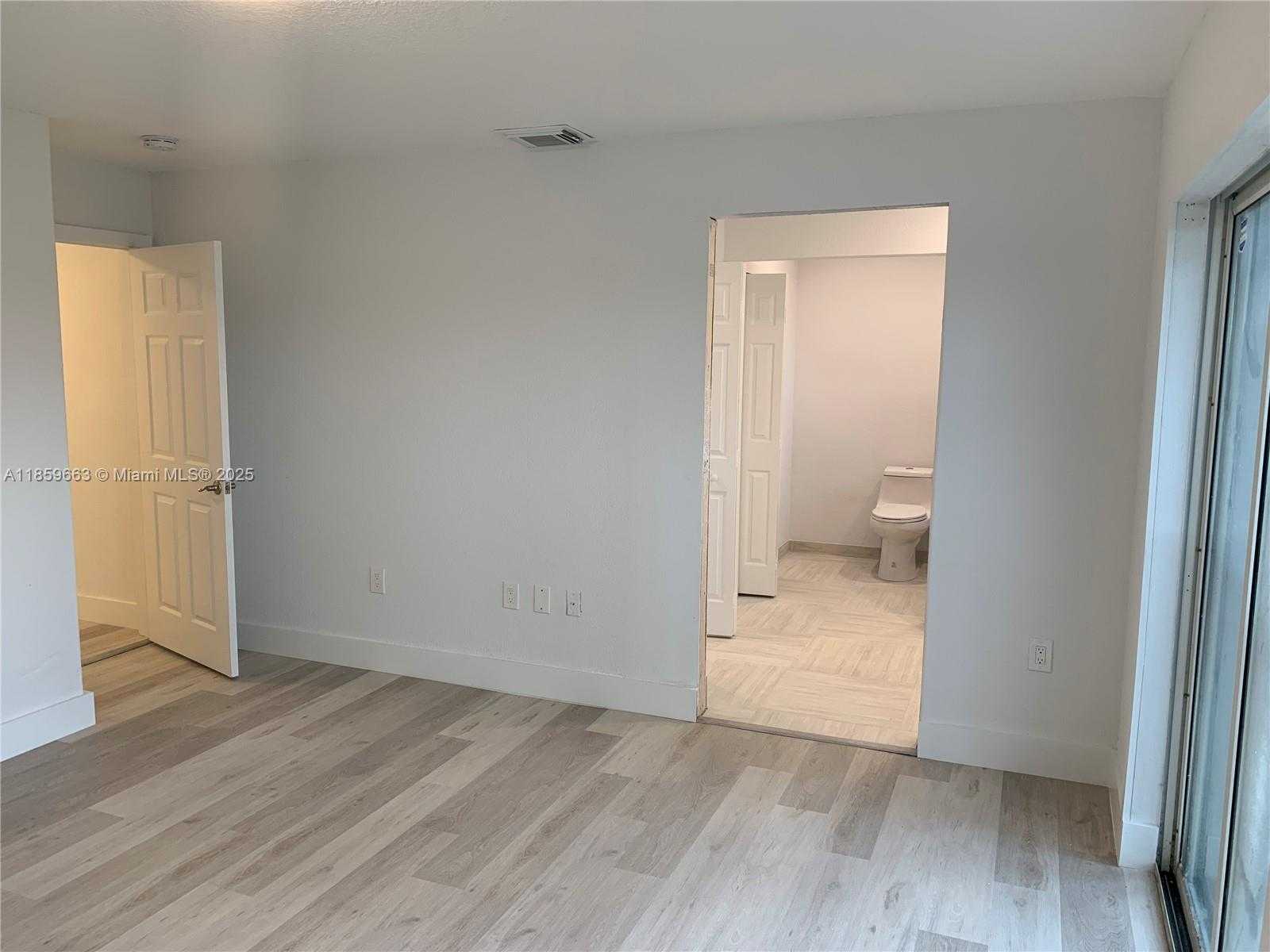 Small Image of 5725 NORTH WEST 109TH AVE #29, Doral Number 9