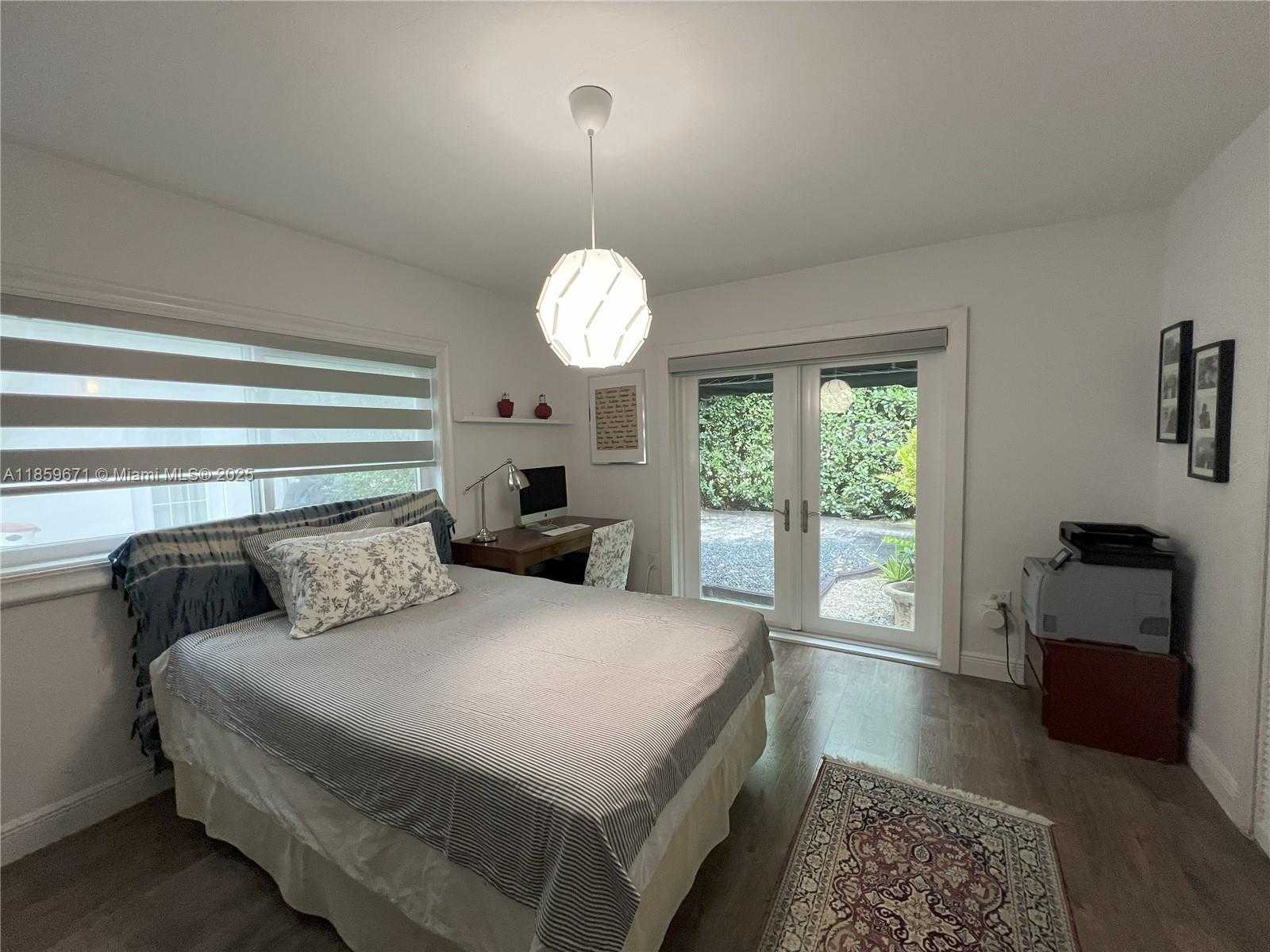 Small Image of 606 ALMINAR AVE #n/a, Coral Gables Number 8