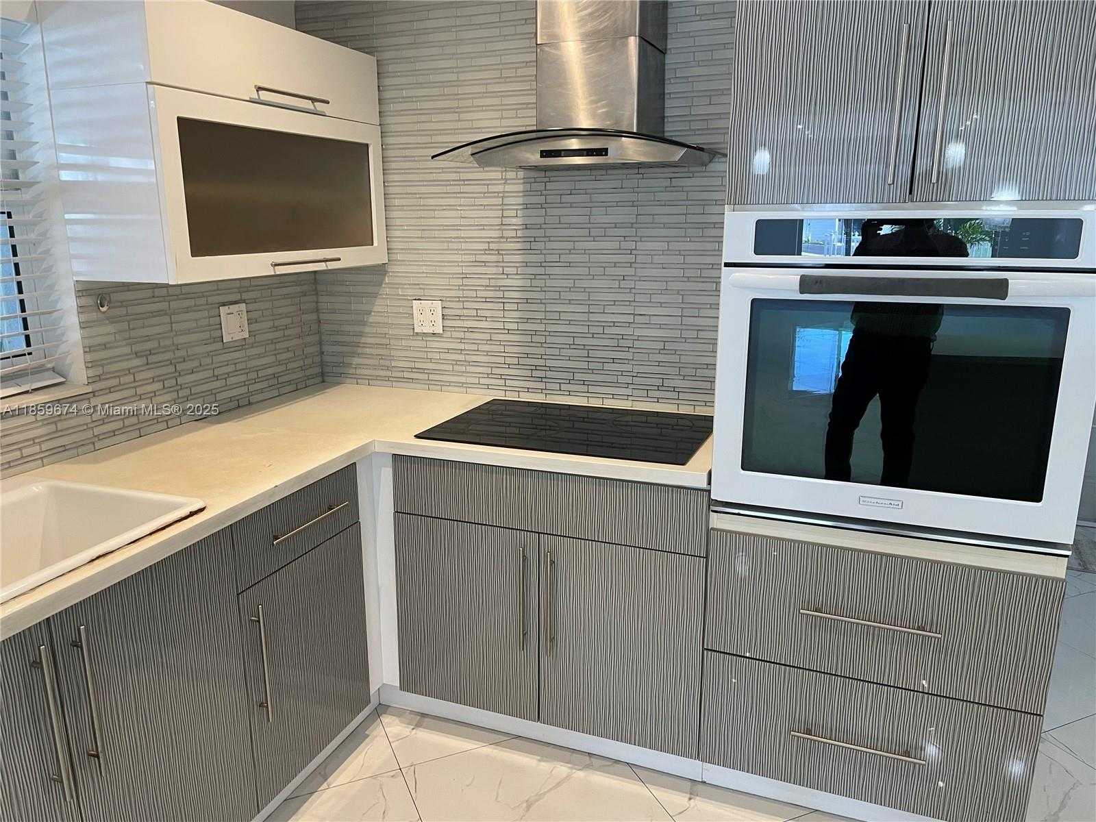 Small Image of 638 SOUTH WEST 10TH ST, Hallandale Beach Number 10