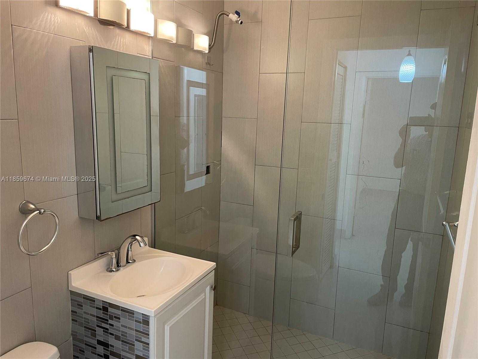 Small Image of 638 SOUTH WEST 10TH ST, Hallandale Beach Number 15