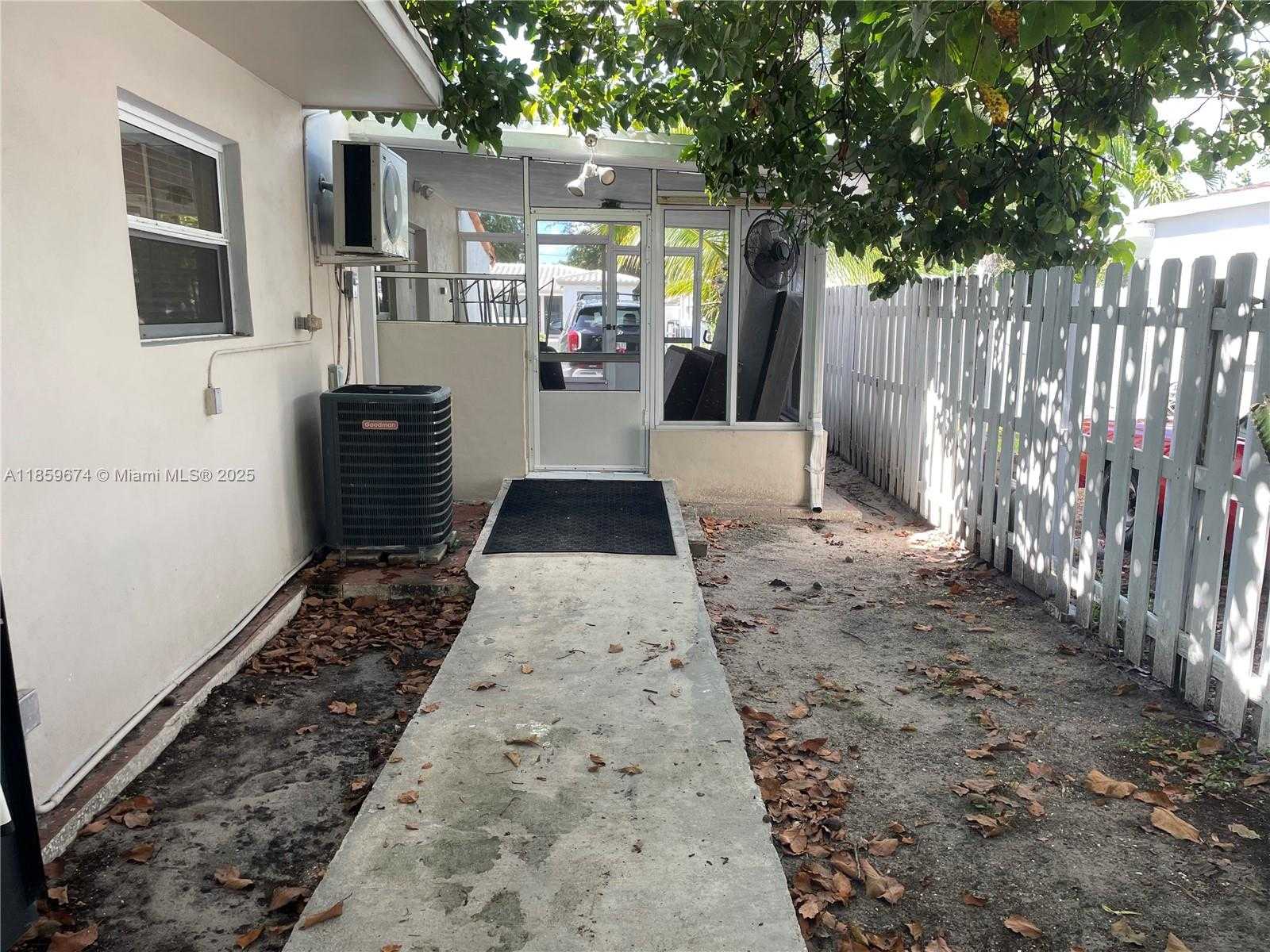 Small Image of 638 SOUTH WEST 10TH ST, Hallandale Beach Number 17