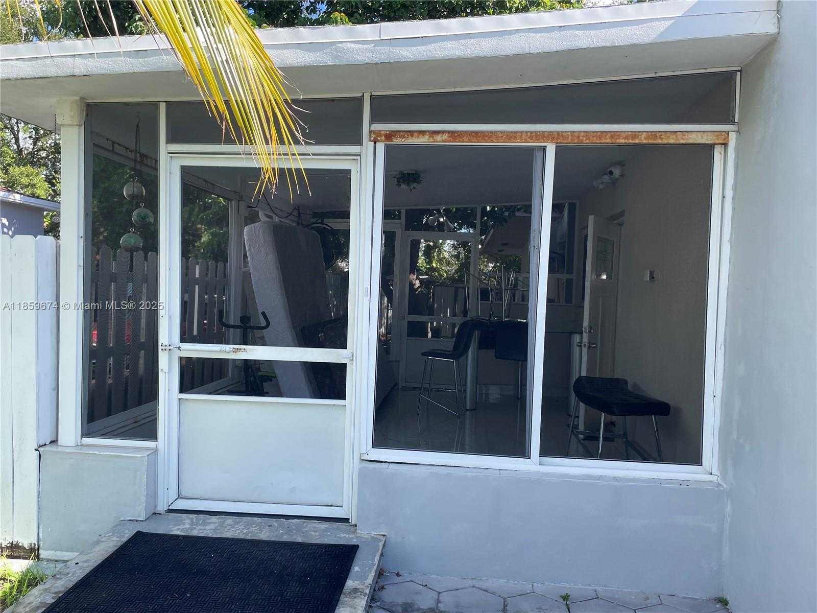 Small Image of 638 SOUTH WEST 10TH ST, Hallandale Beach Number 2