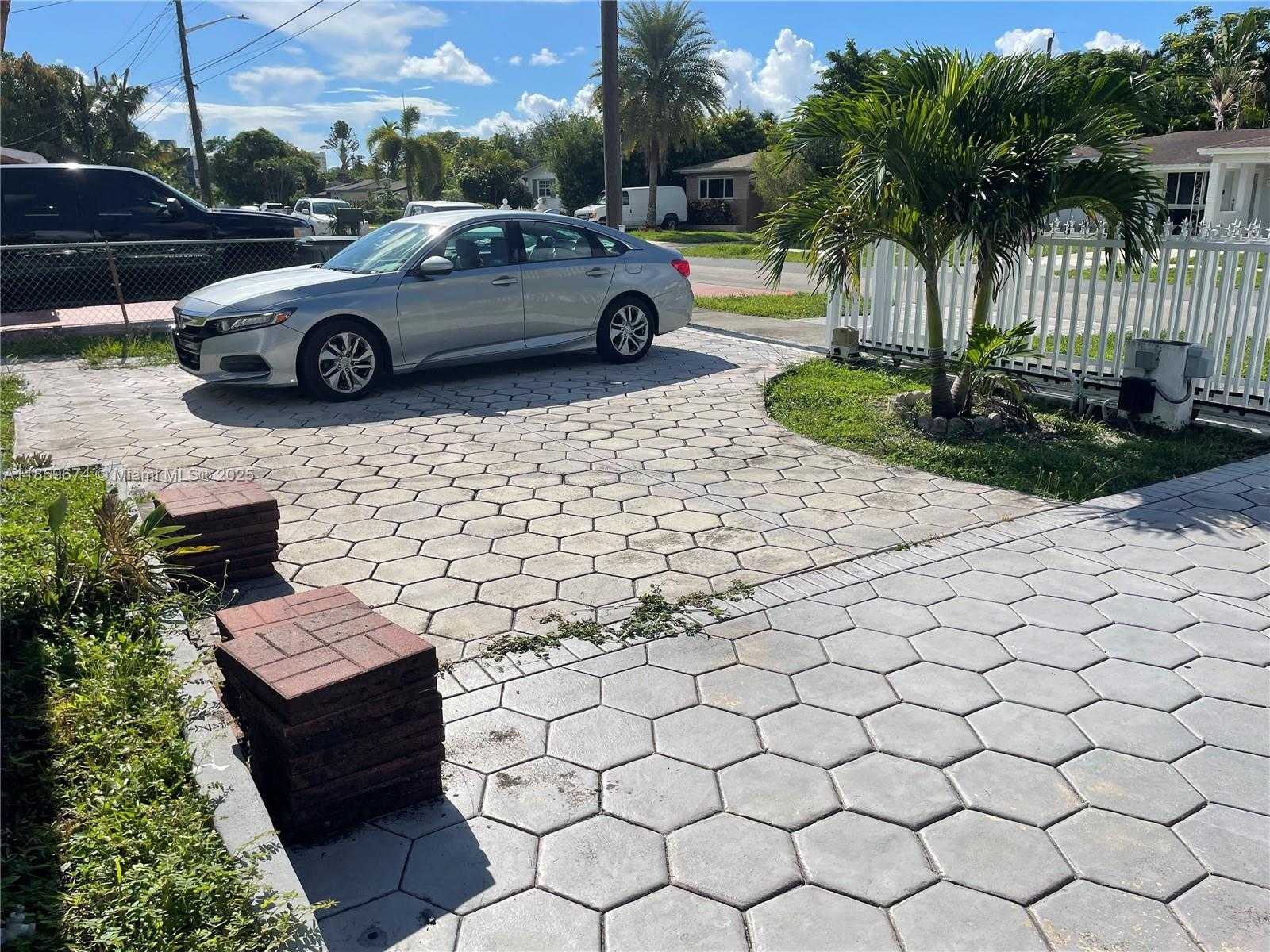 Small Image of 638 SOUTH WEST 10TH ST, Hallandale Beach Number 22