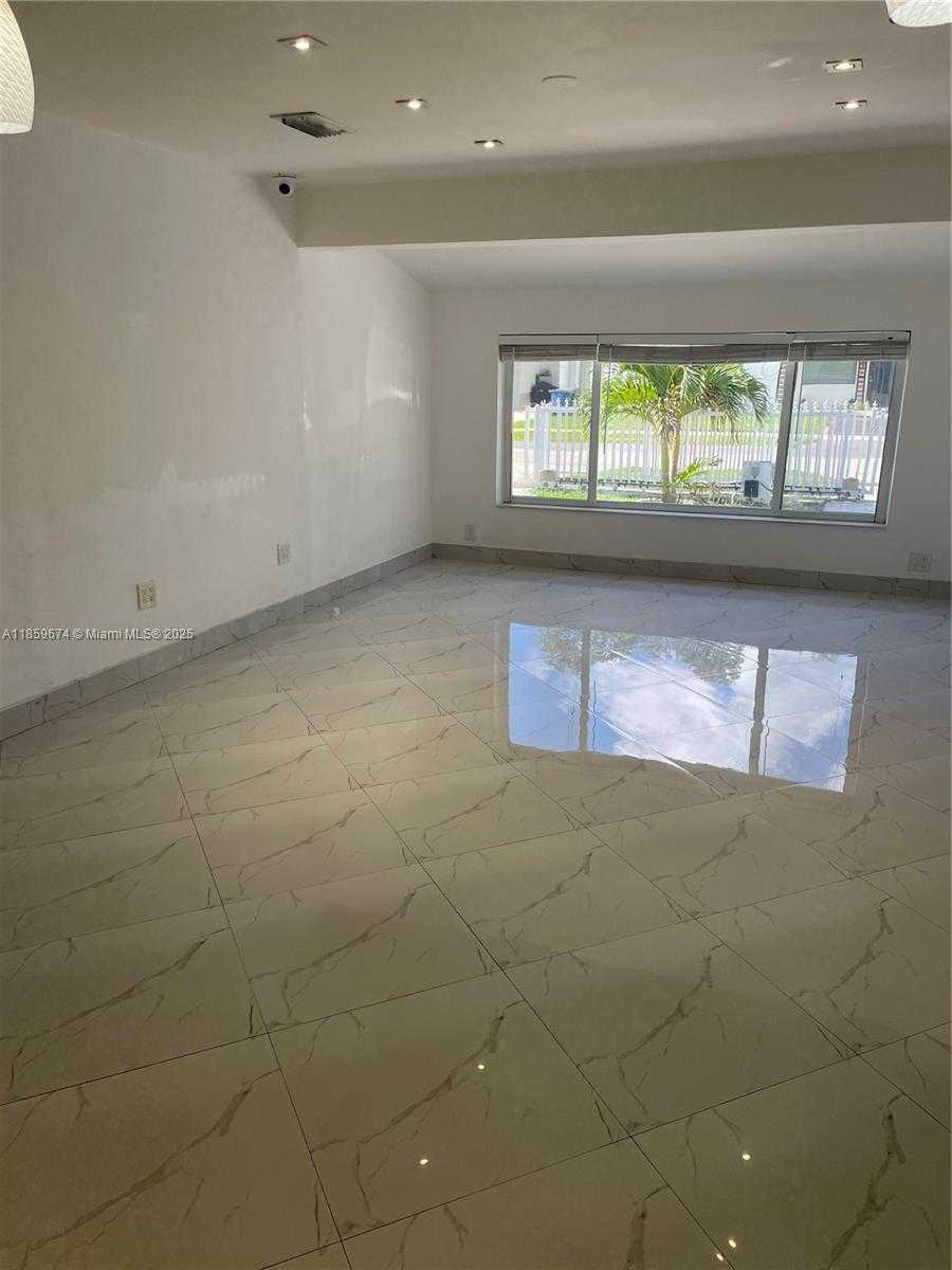 Small Image of 638 SOUTH WEST 10TH ST, Hallandale Beach Number 3