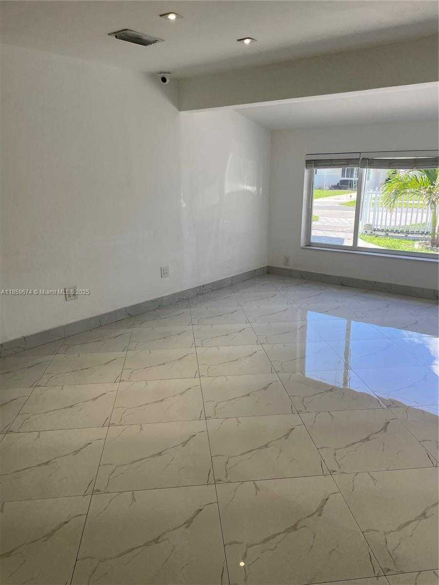 Small Image of 638 SOUTH WEST 10TH ST, Hallandale Beach Number 4