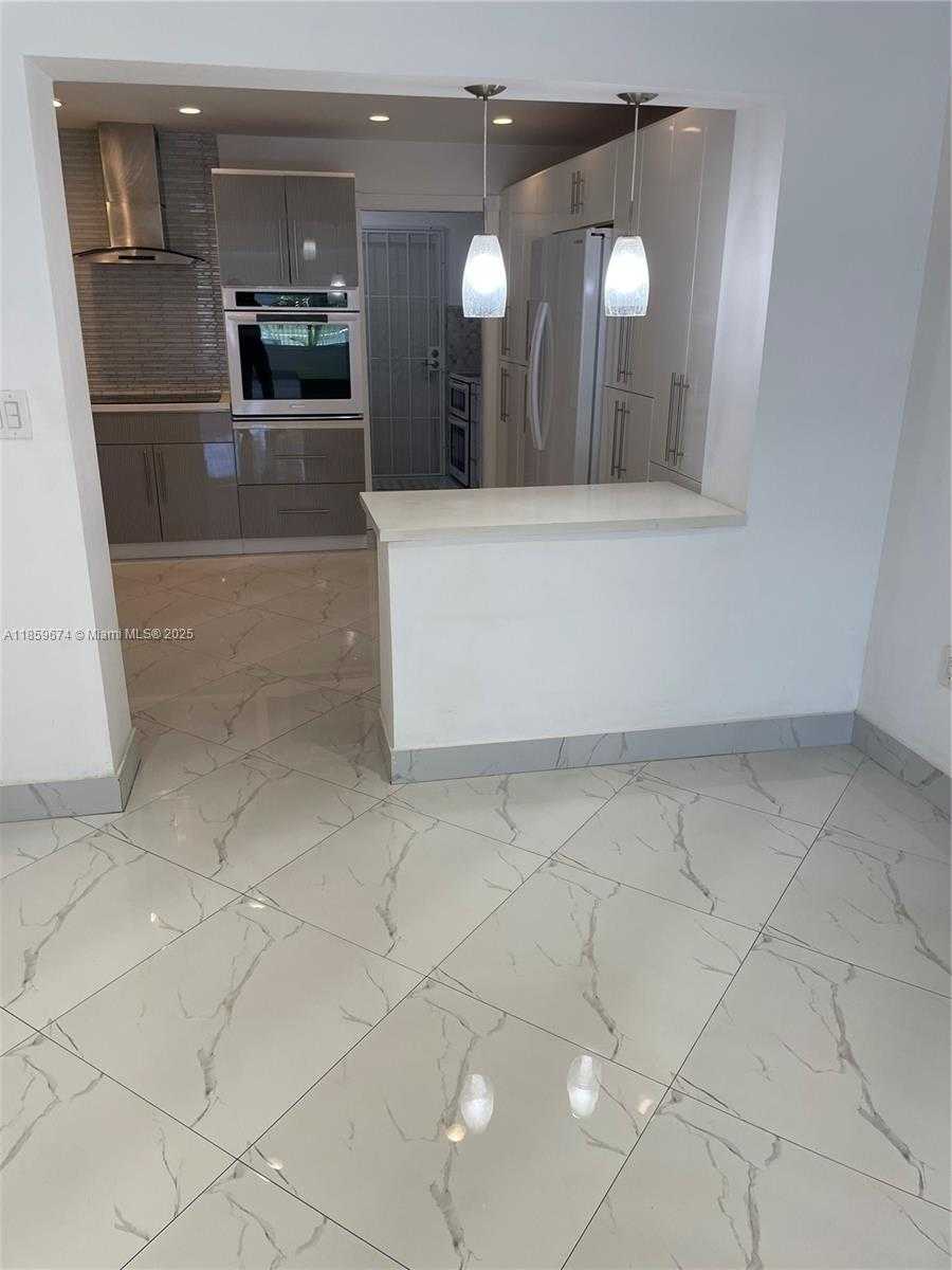 Small Image of 638 SOUTH WEST 10TH ST, Hallandale Beach Number 6