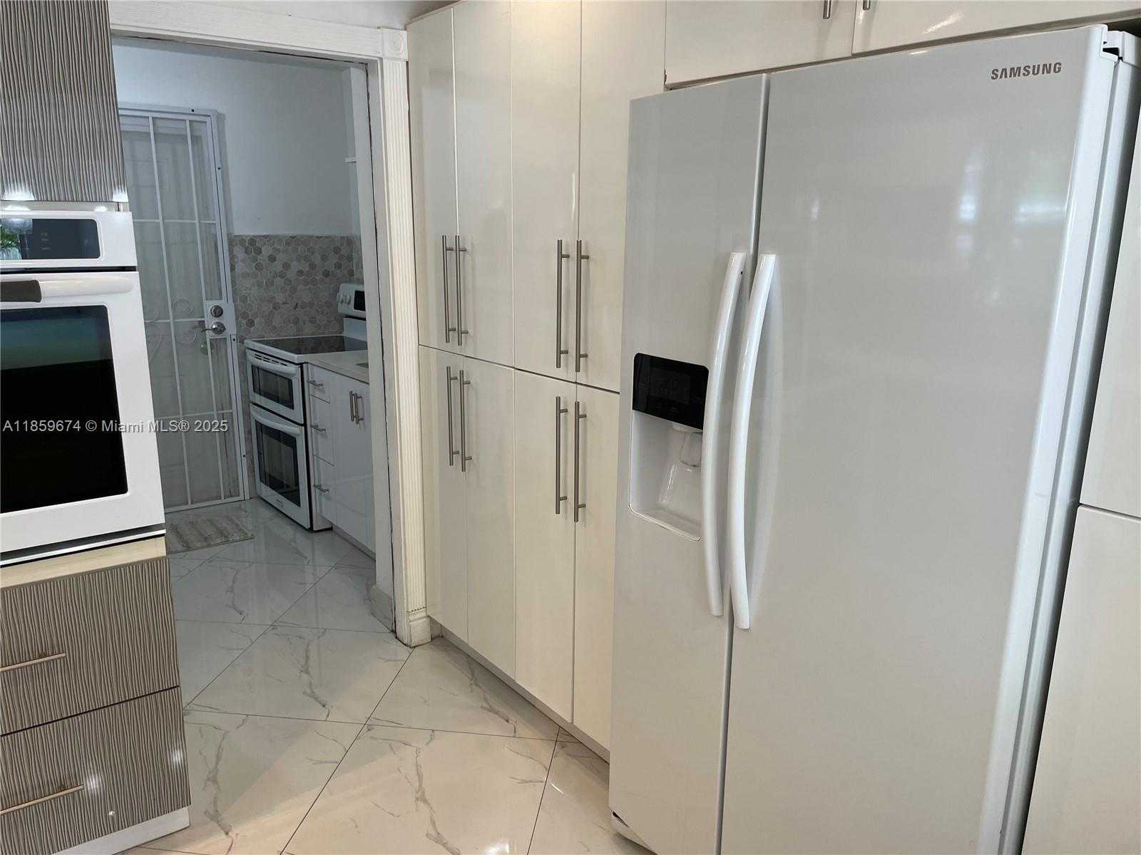 Small Image of 638 SOUTH WEST 10TH ST, Hallandale Beach Number 8