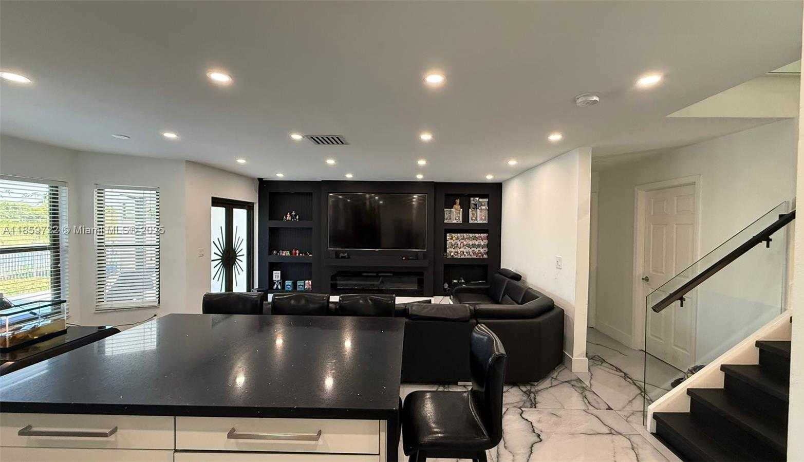 Small Image of 1211 SOUTH WEST 178TH WAY #1211, Pembroke Pines Number 16