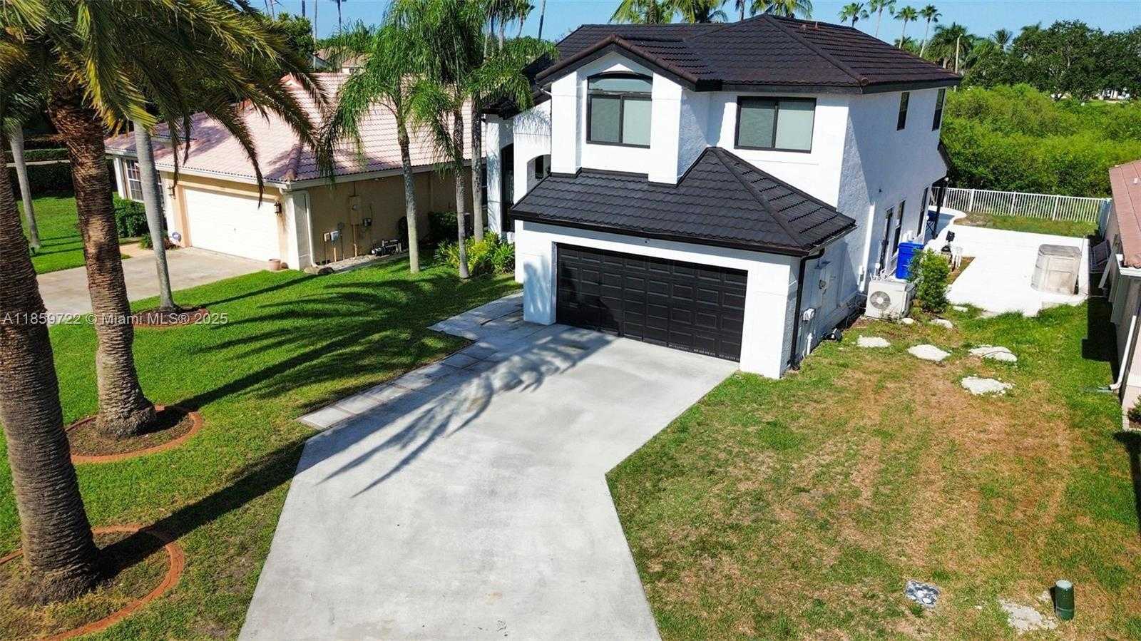 Small Image of 1211 SOUTH WEST 178TH WAY #1211, Pembroke Pines Number 3