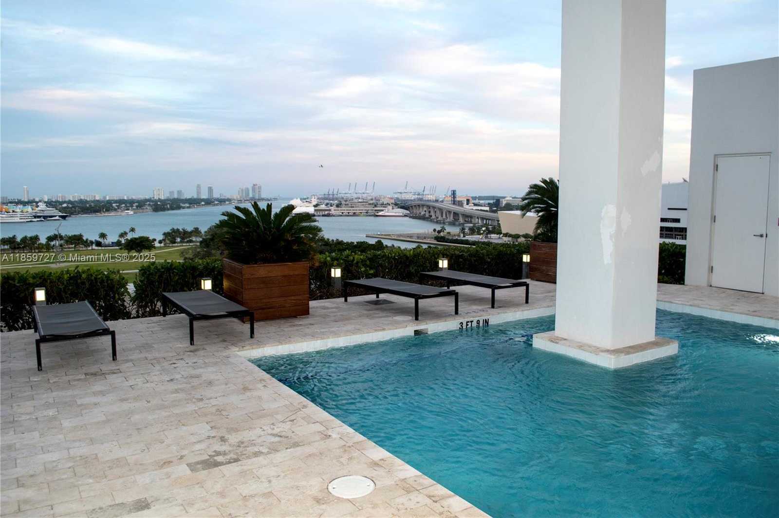 Small Image of 1040 BISCAYNE BLVD #1108, Miami Number 14