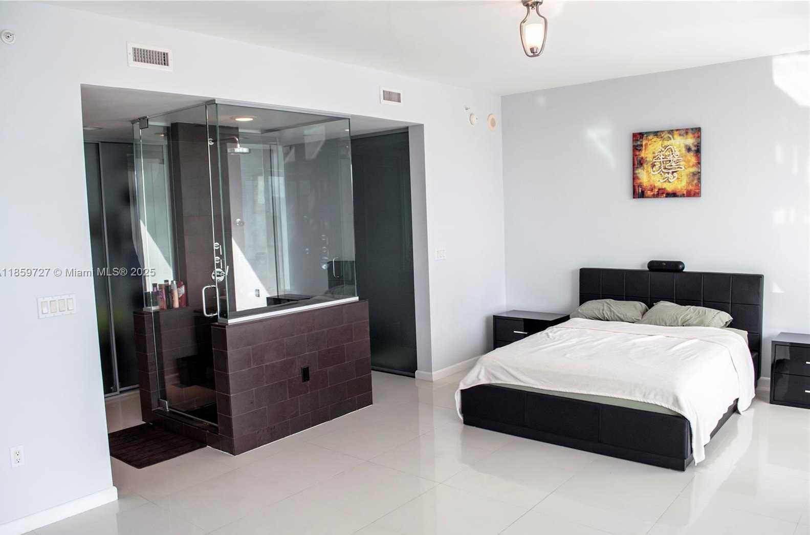 Small Image of 1040 BISCAYNE BLVD #1108, Miami Number 2