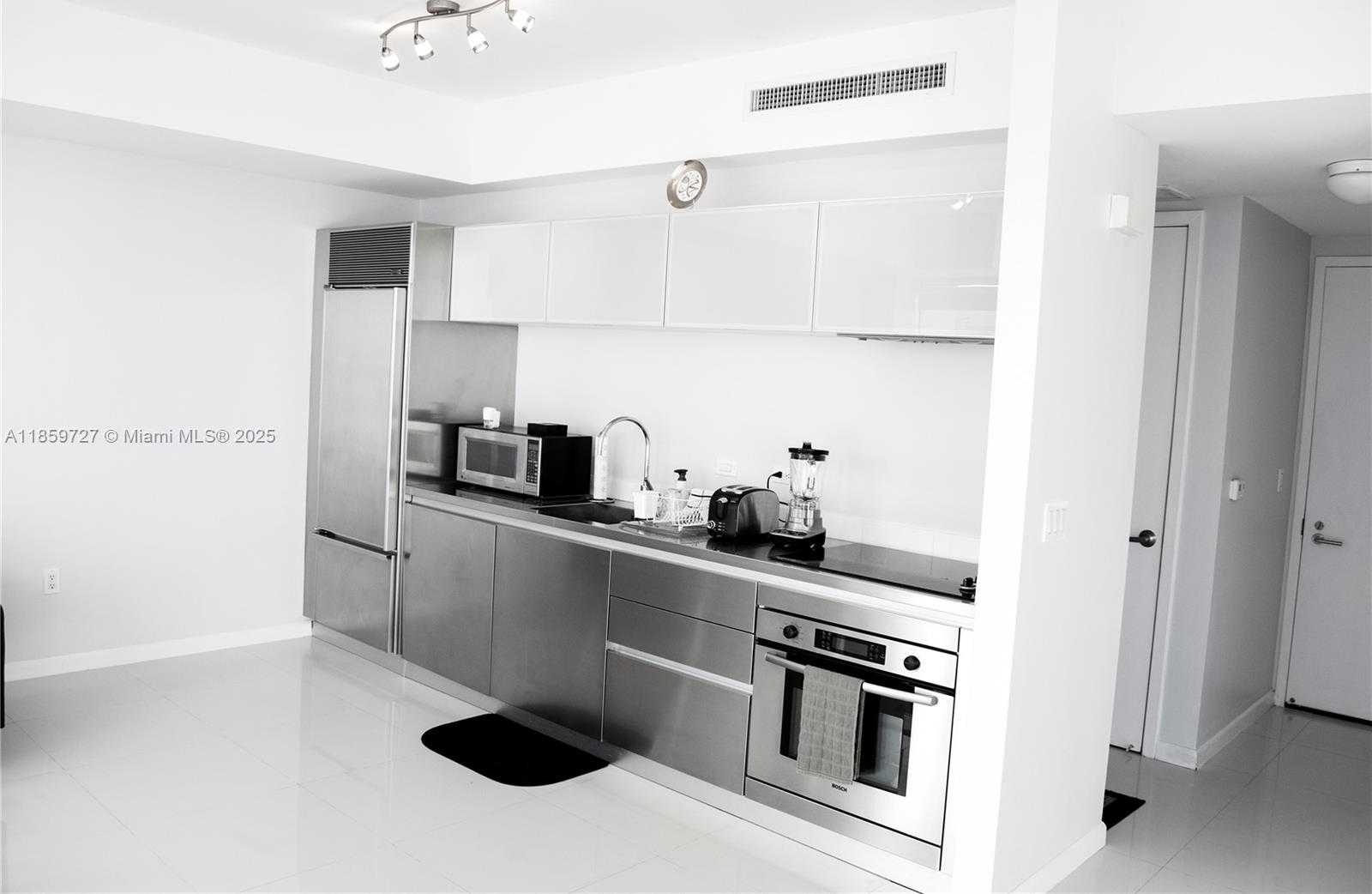 Small Image of 1040 BISCAYNE BLVD #1108, Miami Number 3