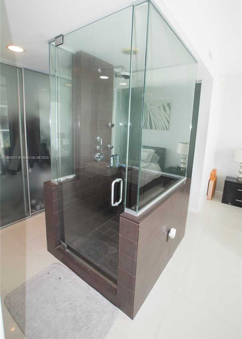 Small Image of 1040 BISCAYNE BLVD #1108, Miami Number 5